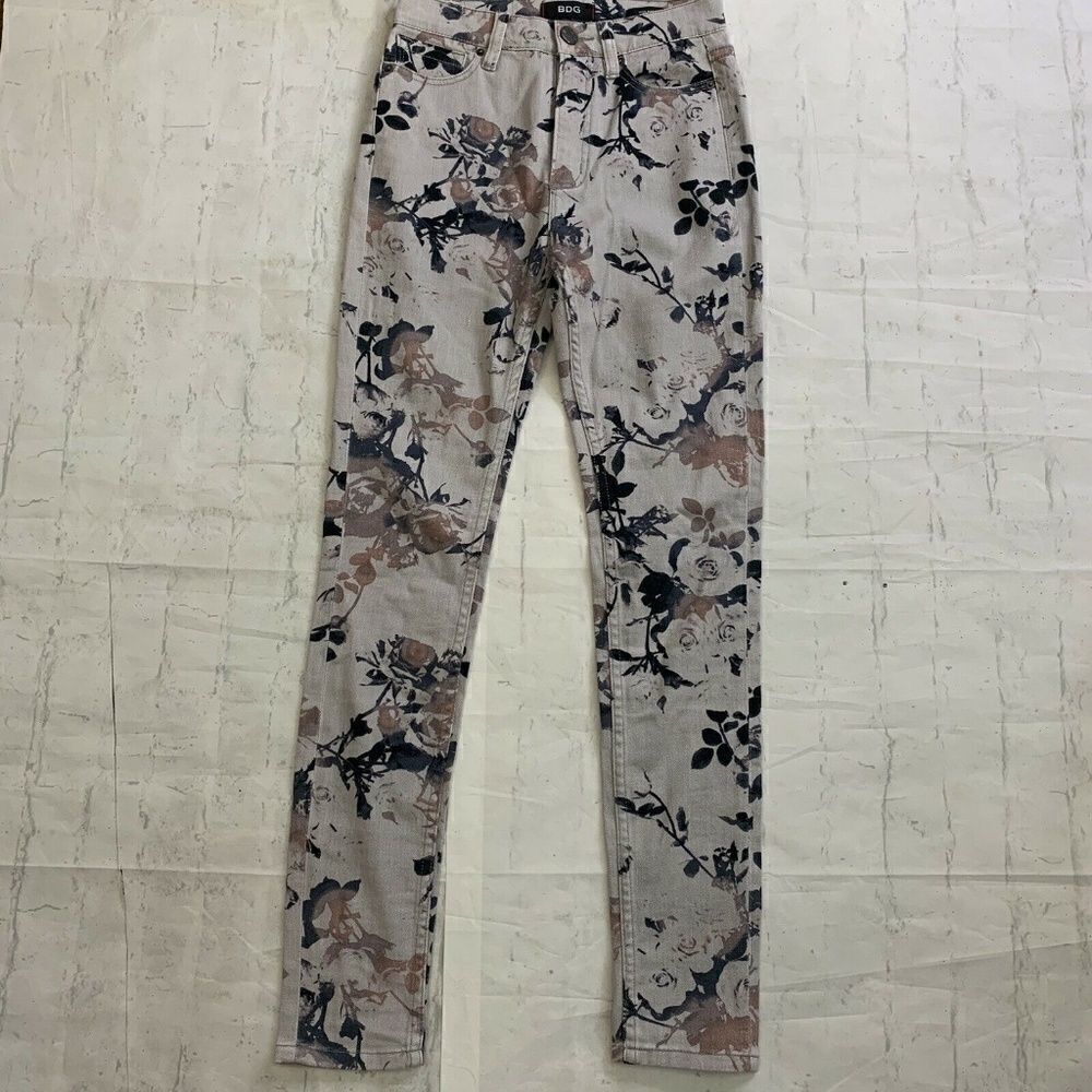 Urban Outfitters BDG High Rise TWIG Ankle Jeans